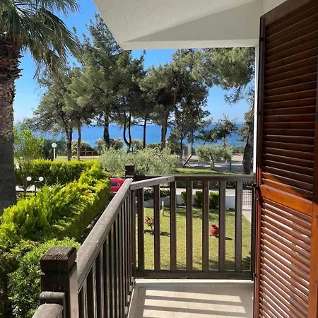 Spacious Seaside Maisonette, Trikorfo Beach, Gerakini, Chalkidiki * Gerakini