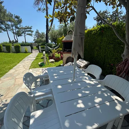 Spacious Seaside Maisonette, Trikorfo Beach, Gerakini, Chalkidiki *